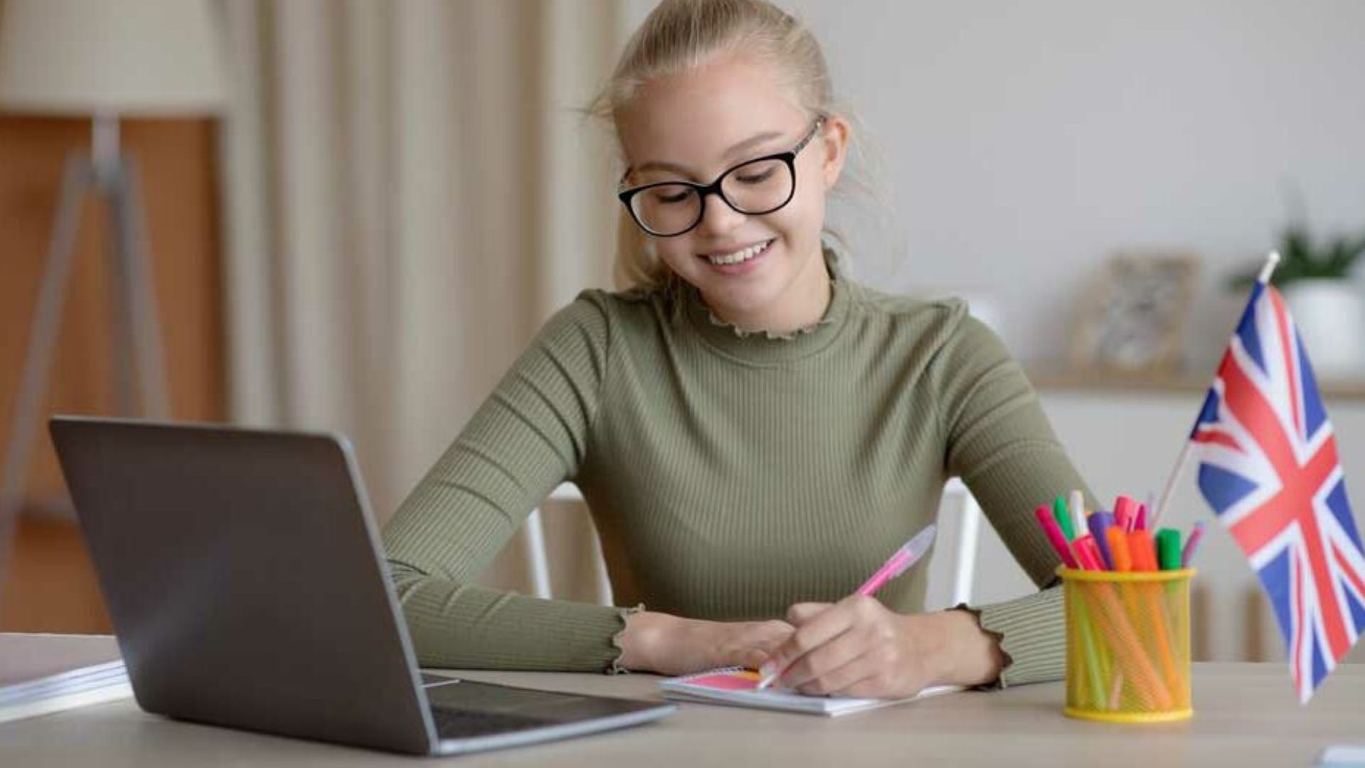 Aprende inglés desde casa con cursos online gratuitos en Estados Unidos. Inscríbete y mejora tu nivel sin costo alguno.